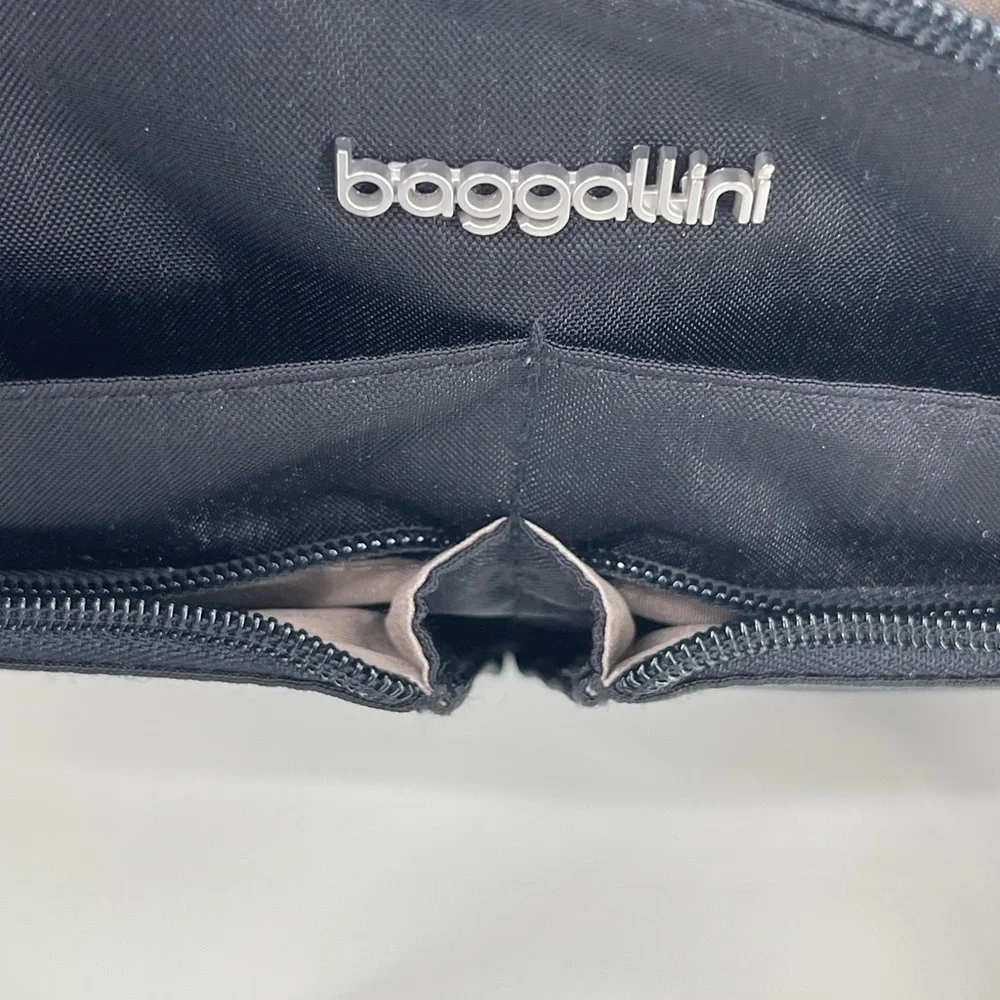 ⭐️Baggallini Black Nylon Crossbody Organizer